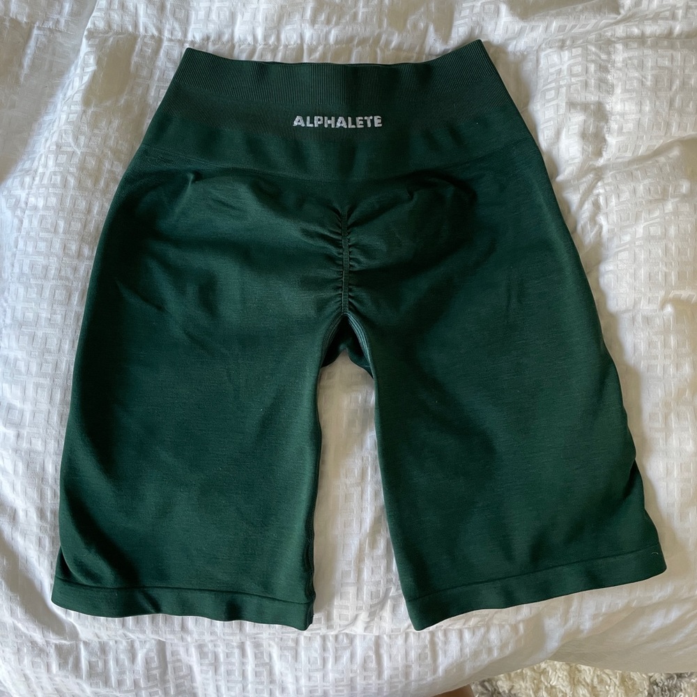 Alphalete Amplify Biker Shorts Darkest Pine